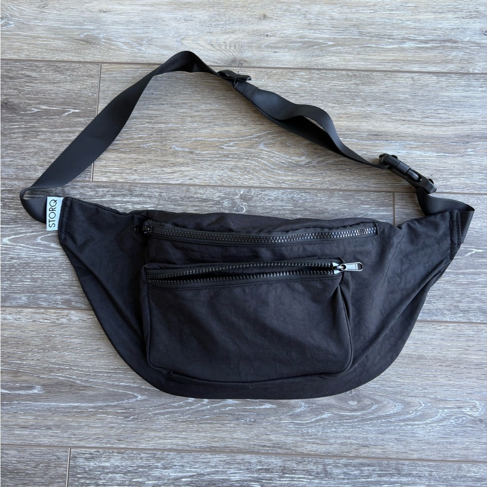 NWOT Storq adjustable crossbody bag with changing pad